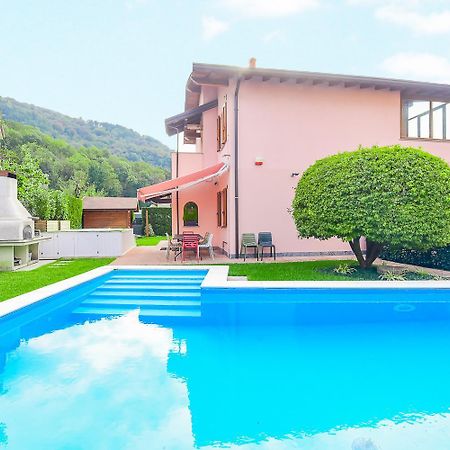 Jane E Jolie Holiday Home Private Swimming Pool Valbrona Екстериор снимка